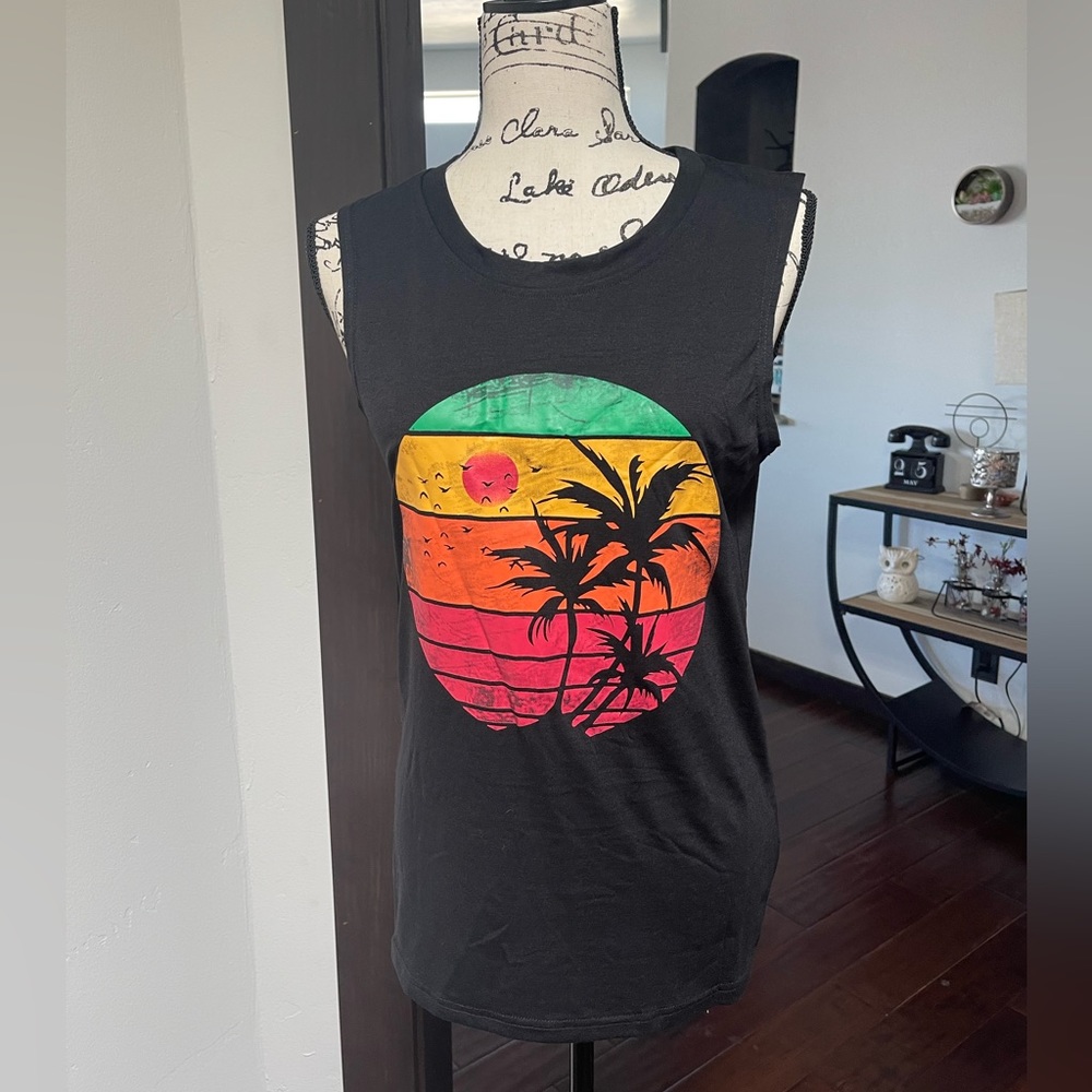 NWOT Sunset & Coconut Print Crew Neck Camisole Tank Top size S(4)